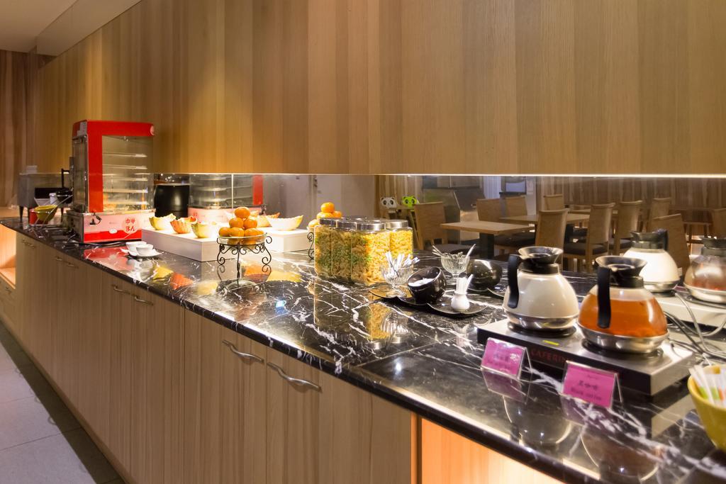 麗馨商旅七賢館 Ξενοδοχείο Καοσιούνγκ Εξωτερικό φωτογραφία